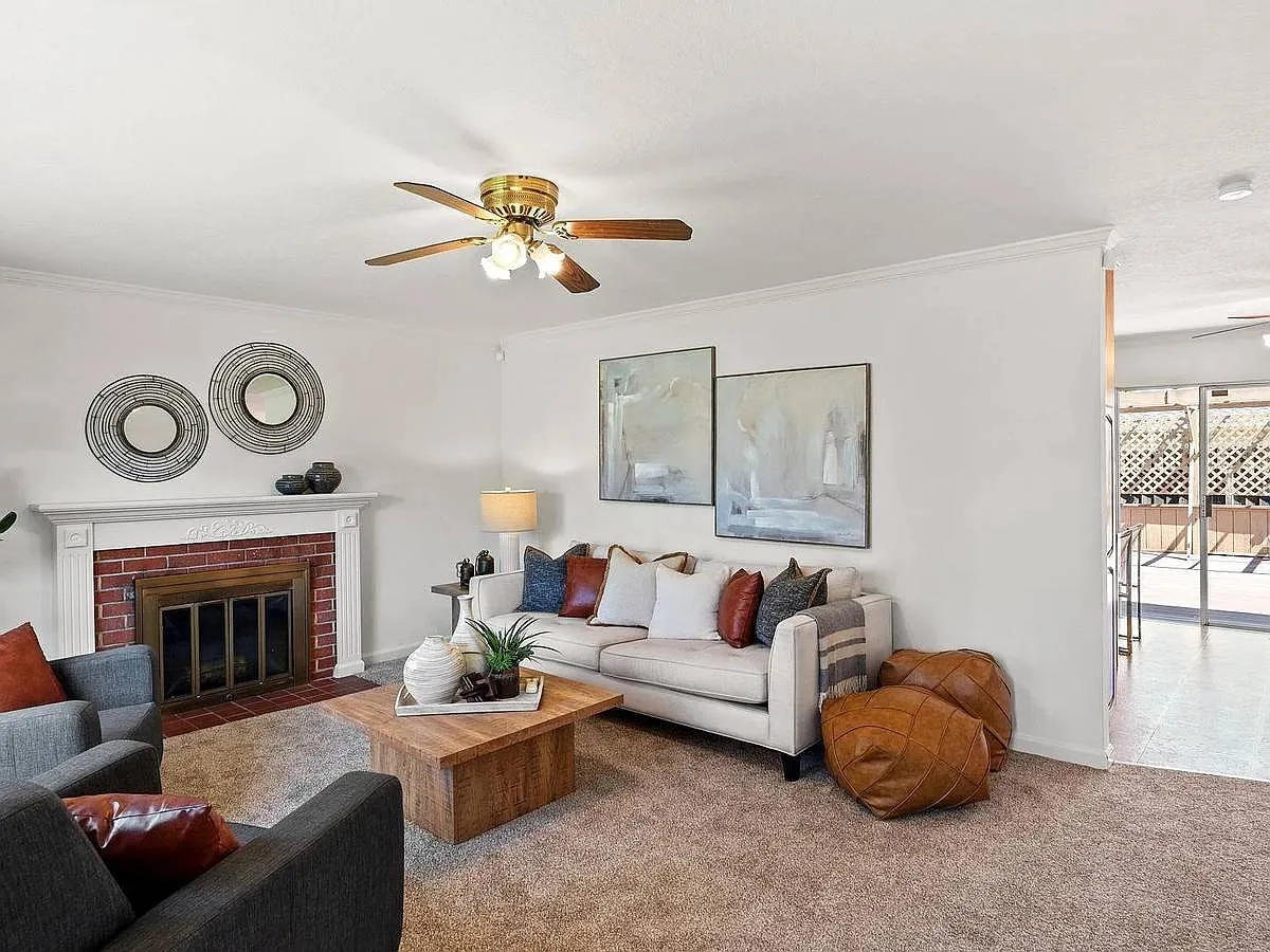 3 bed, 1321 sqft, $3,490 — Photo 4