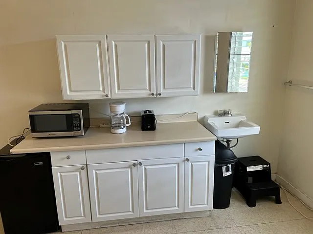 Studio, 200 sqft, $950 — Photo 1