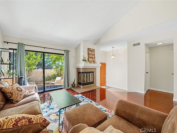 5th image of 10 Deerpath Pl