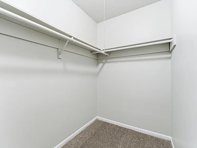 Lacota Apartments — Photo 13