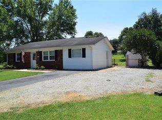 250 Turfwood Ln, King, NC 27021