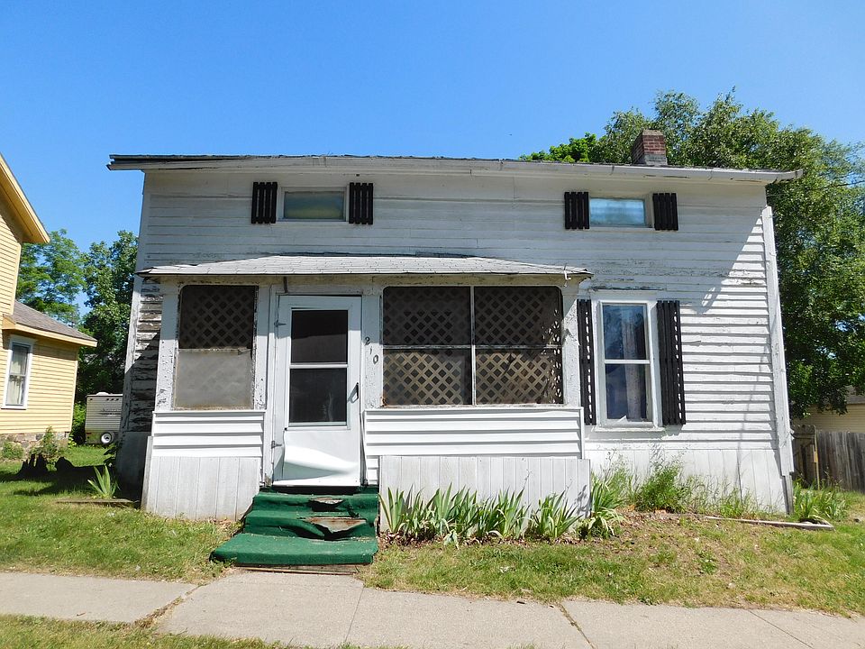 1st image of 210 W Ash St
