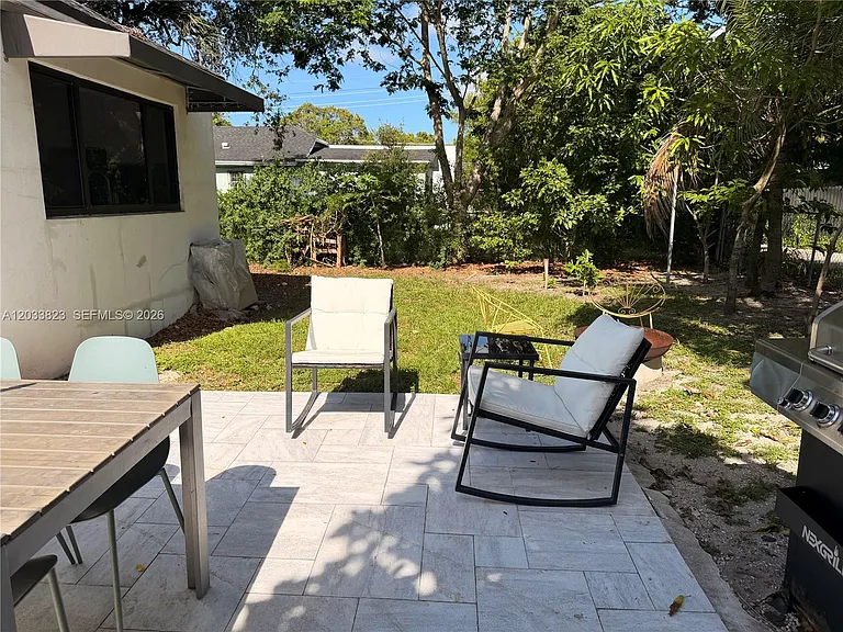 360 NW 40th St — Photo 31