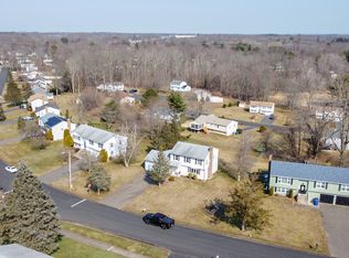 6 Richard Ln, Bloomfield, CT 06002
