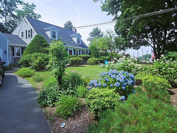 5th image of 1348 Pleasant St
