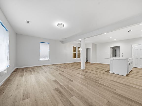 4th image of 258 N Hollywood St
