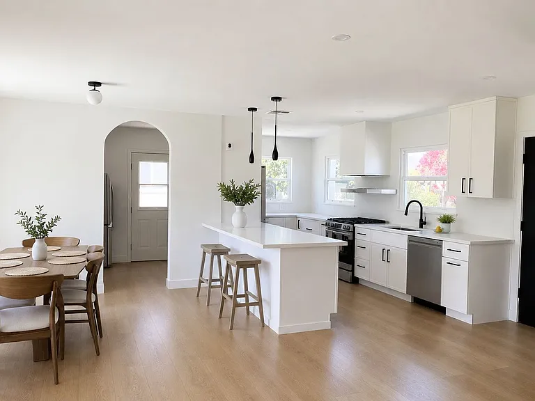 7065 Varna Ave — Photo 5