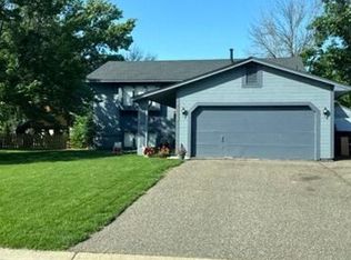 1008 Kettle Creek Rd, Eagan, MN 55123
