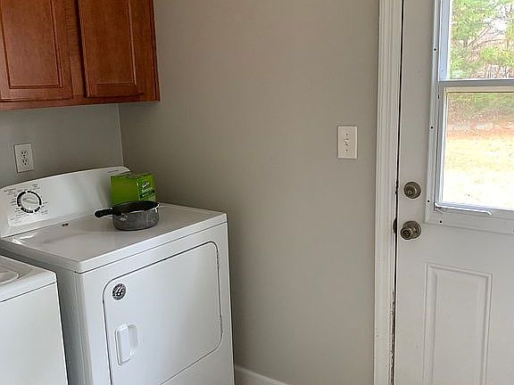 4th image of 4405 Oak Ln