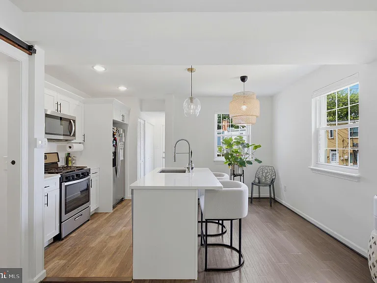 248 Kenilworth Ave NE — Photo 4