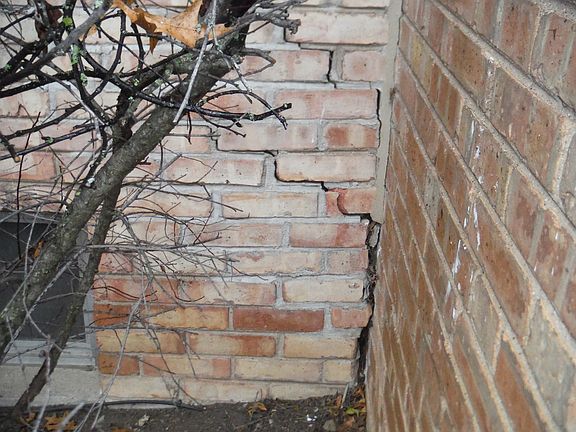 2nd image of 226 Leitch Ave