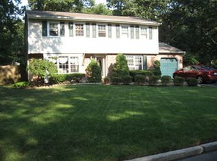 34 Rolling Hills Dr, Ridge, NY 11961