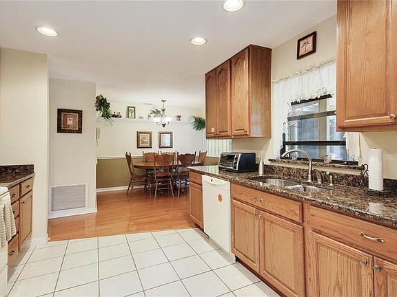 5th image of 1471 Woodfern St