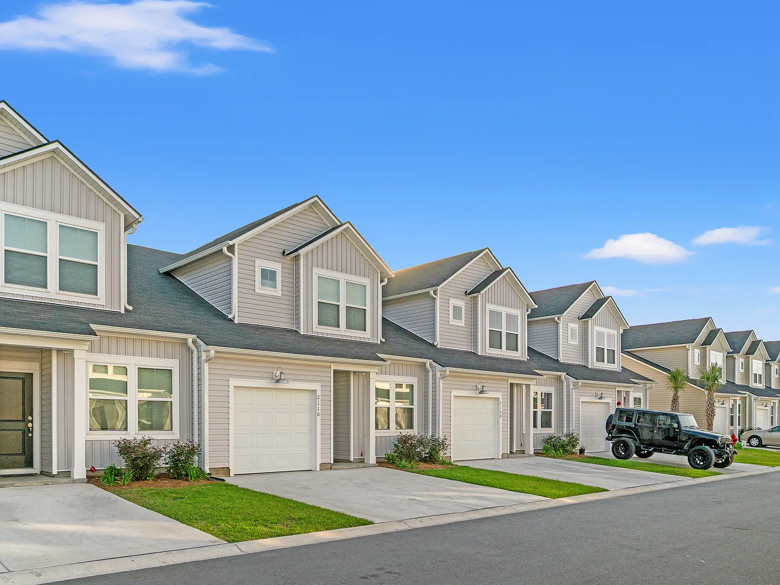 3 bed, 1437 sqft, $2,100 — Photo 3