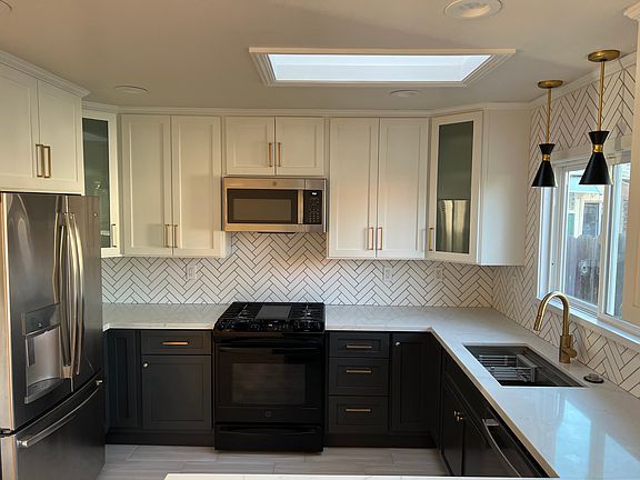 Remodeled kitchen with skylight and counter peninsula