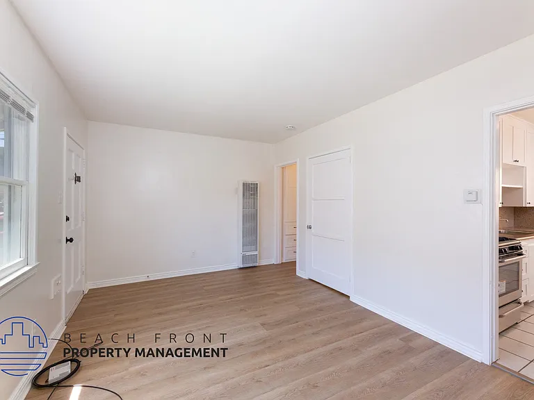 1249 E 3rd St — Photo 37