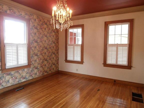 5th image of 106 E Schreyer Pl