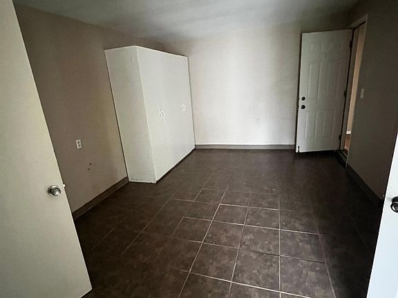 4th image of 6043 Collins St