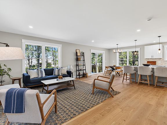 3rd image of 109 Deer Hill Circle