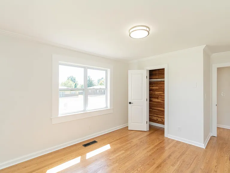 913 Woodmore Ter — Photo 54