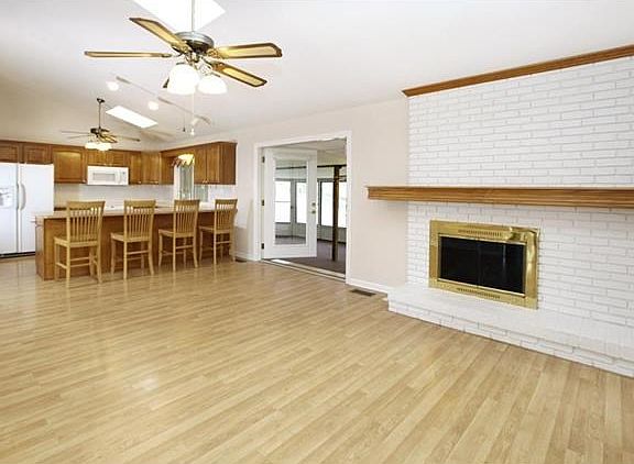 4th image of 11649 Larkridge Ln