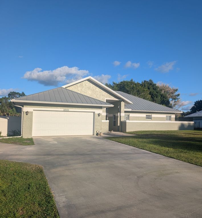 2501 NW Everglades Blvd - Property Image