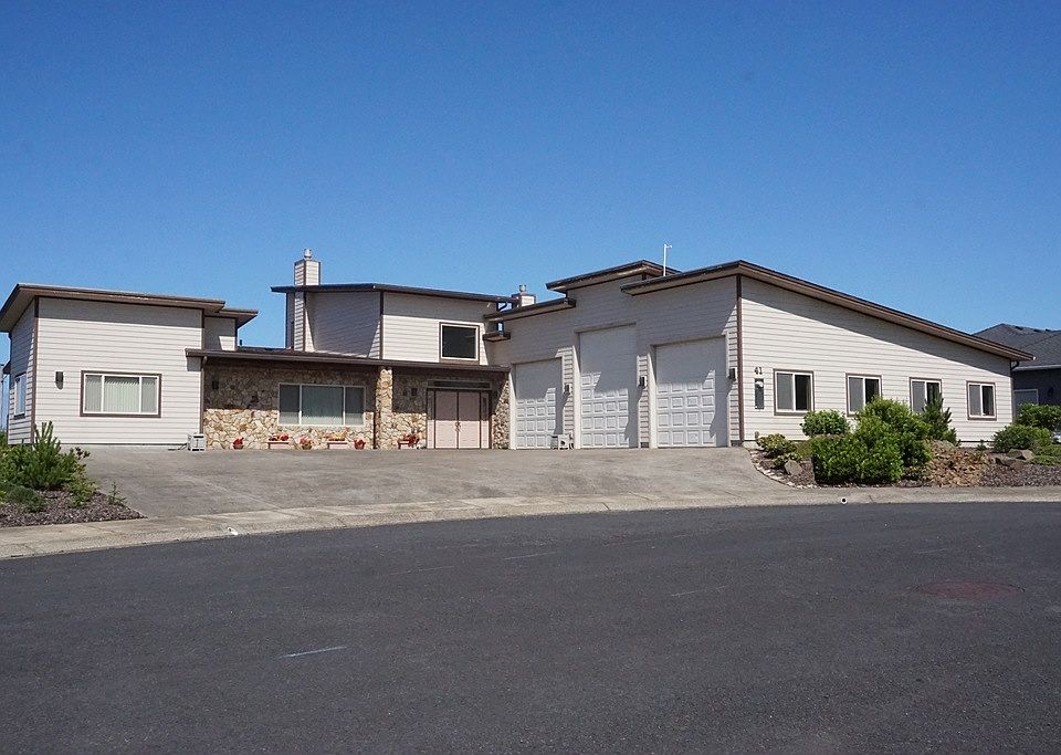 1st image of 4541 NW Pacific Ct