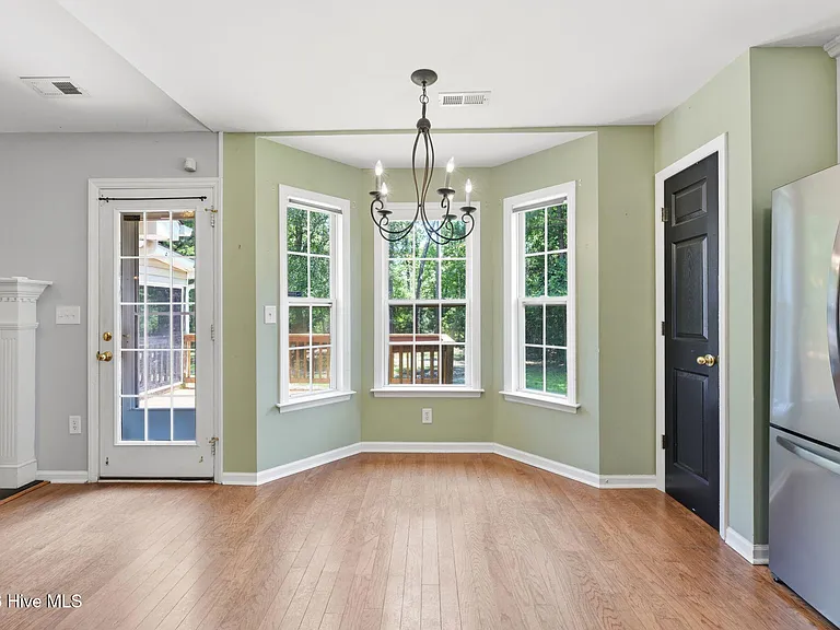 106 Lakeside Green Dr — Photo 11