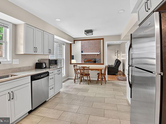 5th image of 1202 Viking Dr N