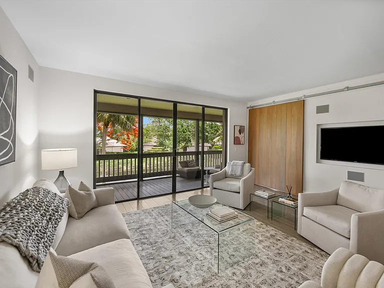 11818 Pebblewood Dr #201 — Photo 10