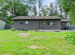 157 Maple Grove Dr, Pittsfield, MA 01201
