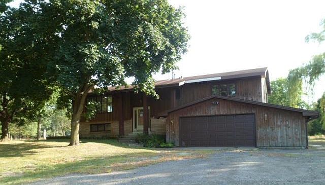 1st image of 927 Andover Blvd NE