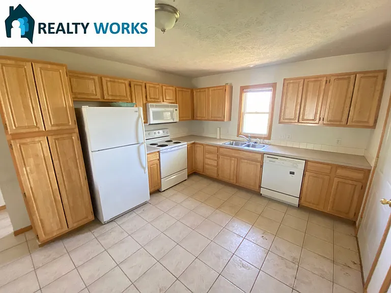 206 Irving St — Photo 4