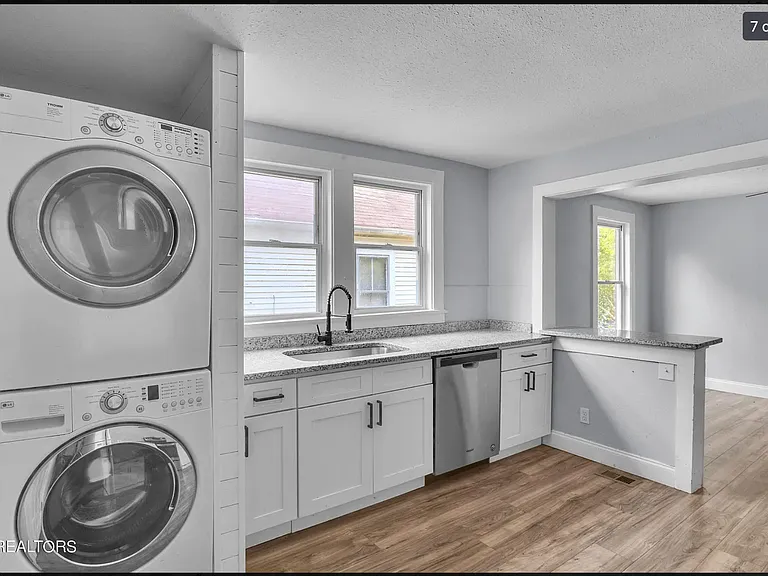 2410 Jefferson Ave — Photo 11