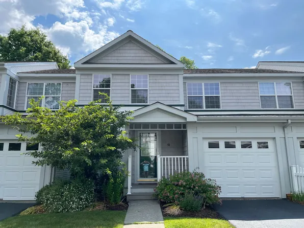 58 Stonington Cir, South Burlington, VT 05403