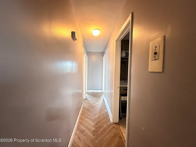 328 Crown Ave — Photo 9