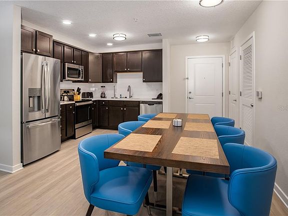 4th image of 4013 Breakview Dr #405