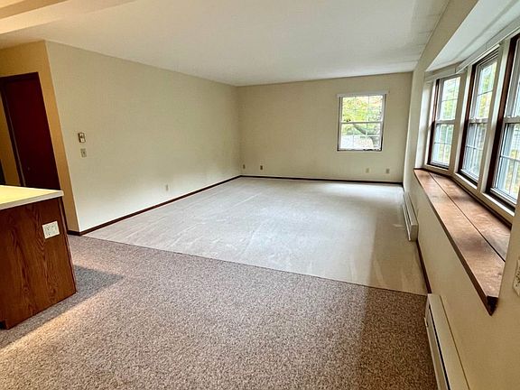 4th image of 119 Burlington Oval Dr