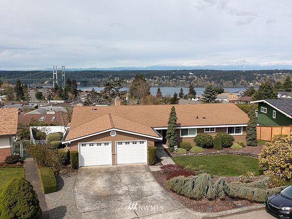 2nd image of 1880 N Hawthorne Dr