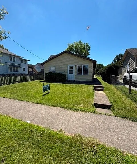 220 E Market St — Photo 25