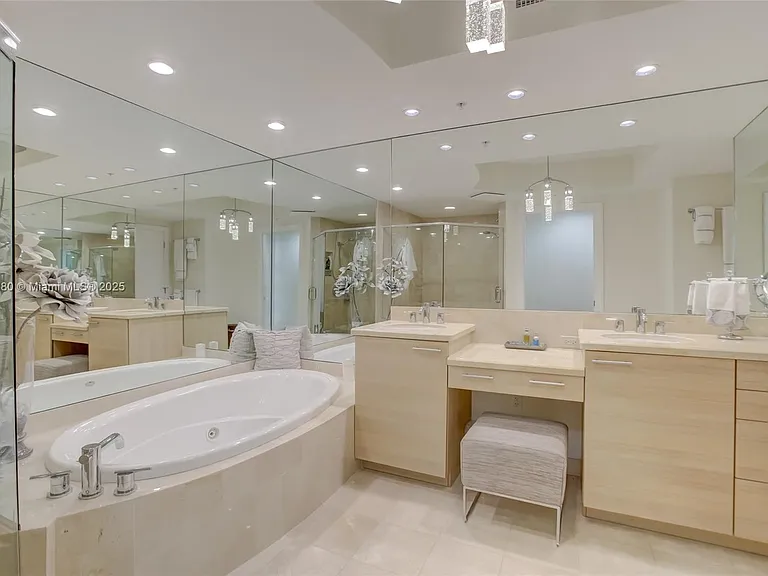 1 N Ocean Blvd #1011 — Photo 16