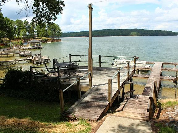 4th image of 153 White Bass Ln