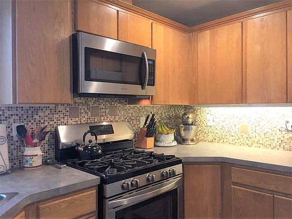 4th image of 5120 Montague Ln