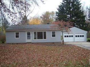 7737 Saxon Dr, Kirtland, OH 44094