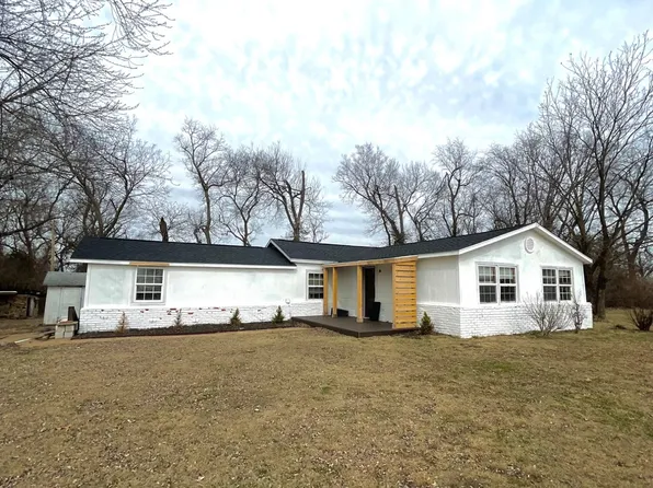 903 W 7th St, Grove, OK 74344