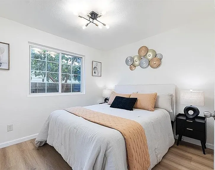 1752 Knox St — Photo 7