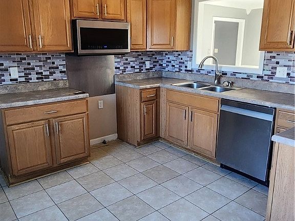 3rd image of 5206 Remington Rd