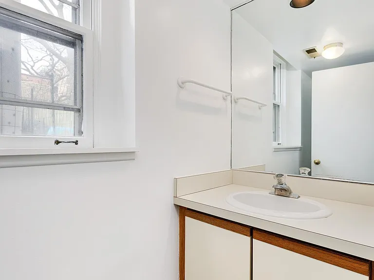 236 W Willow St #CH — Photo 5