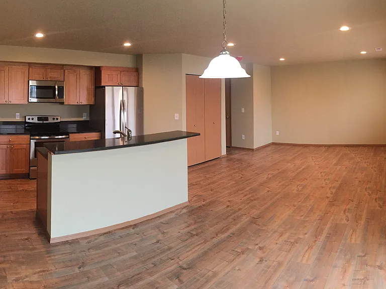 1104 N Tschirley Rd — Photo 4