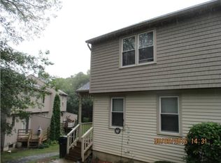 71 Niblick Cir, Coventry, RI 02816